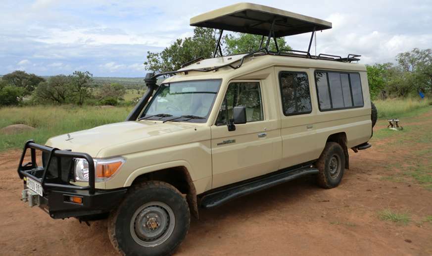 4x4 Safari Land Cruiser Hire In Uganda